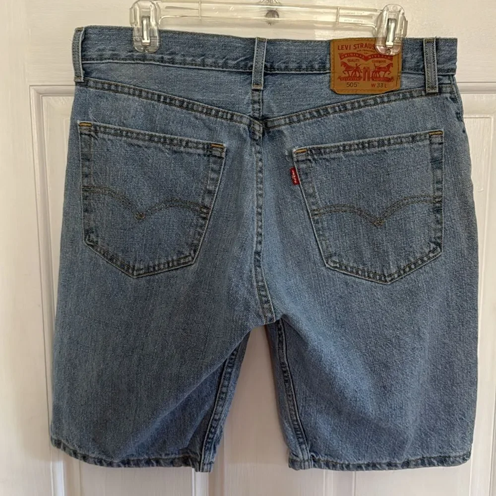 Levi's 505 Men’s waist 33 Denim Classic Shorts ~ Excellent!